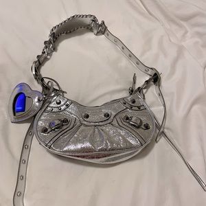 Silver bag, adjustable straps